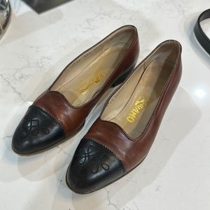 Ferragamo flats leather